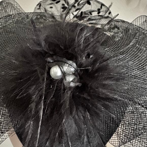 Black Feather Polka Dot Fascinator Hat w/ Faux Pearl Bow Horse Race Whimsygoth main image 4